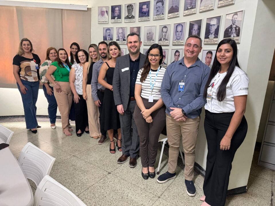 A Diretora Administrativa e Financeira do HNSG e Gerentes da Instituição, juntamente com fundador e CEO da Eficiência Hospitalista, Dr. André Wajner e a enfermeira Karen Matias, que acompanharam os trabalhos iniciais na instituição.