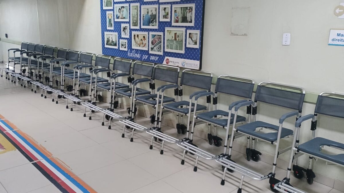 Hospital Nossa Senhora das Graças recebe primeira remessa de cadeiras adquiridas com verba da Feijoada do Bem